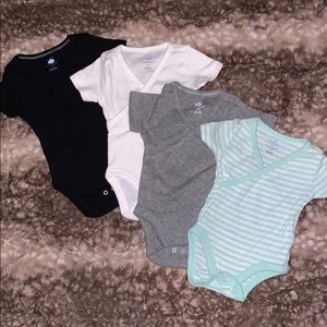 0/3m onesie set